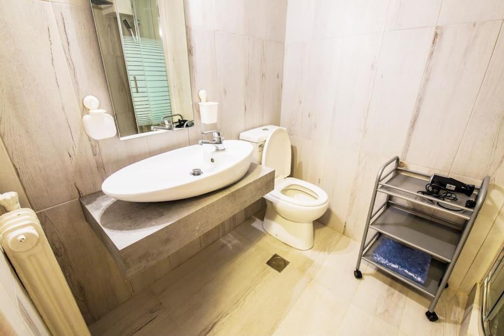 2 Bedrooms Apartment Close To Metro Dafni In Athènes Extérieur photo